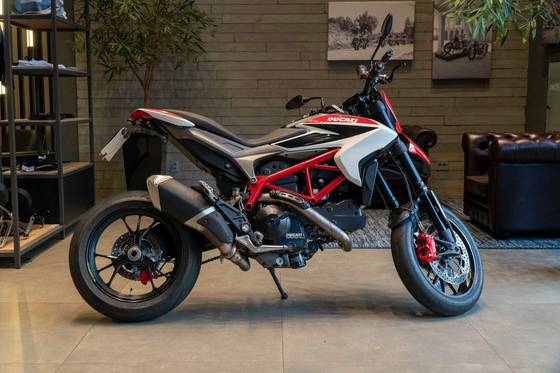 DUCATI HYPERMOTARD 821 